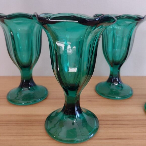 Vintage (4) Anchor Hocking Emerald Green Glass Ice Cream Dishes Tulip Footed - Picture 4 of 8